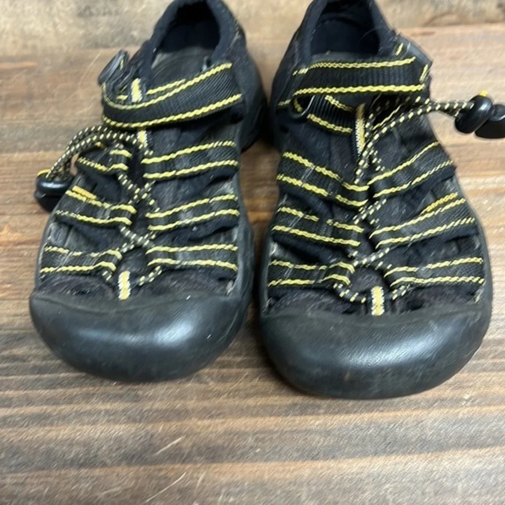 Keen black yellow